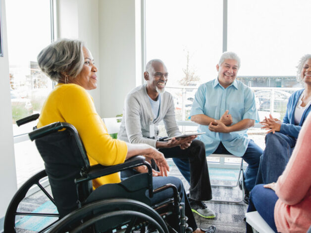 Patient-expert, pair-aidant se réunissent
