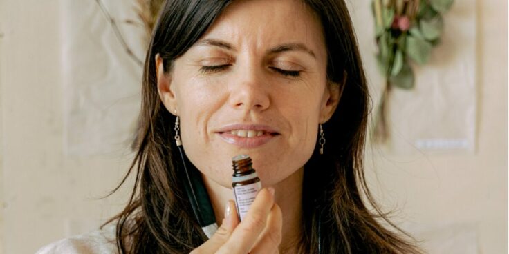Quelles huiles essentielles pour soulager les maux de gorge naturellement ?