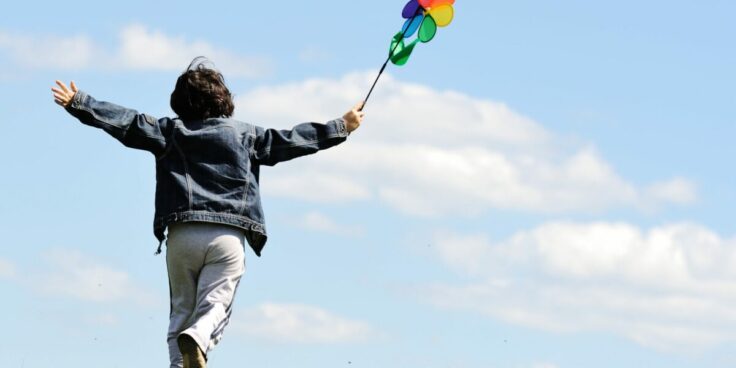 Hyper-parentalité : trouver l’équilibre entre protection et autonomie pour le bien-être des enfants