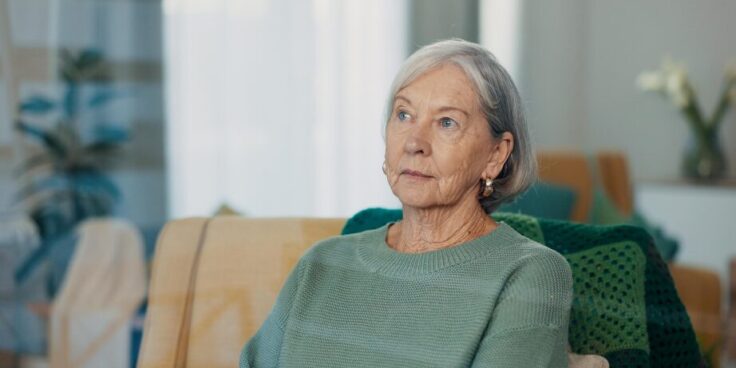 Chutes, fatigue, isolement : les signaux à ne pas banaliser après 65 ans